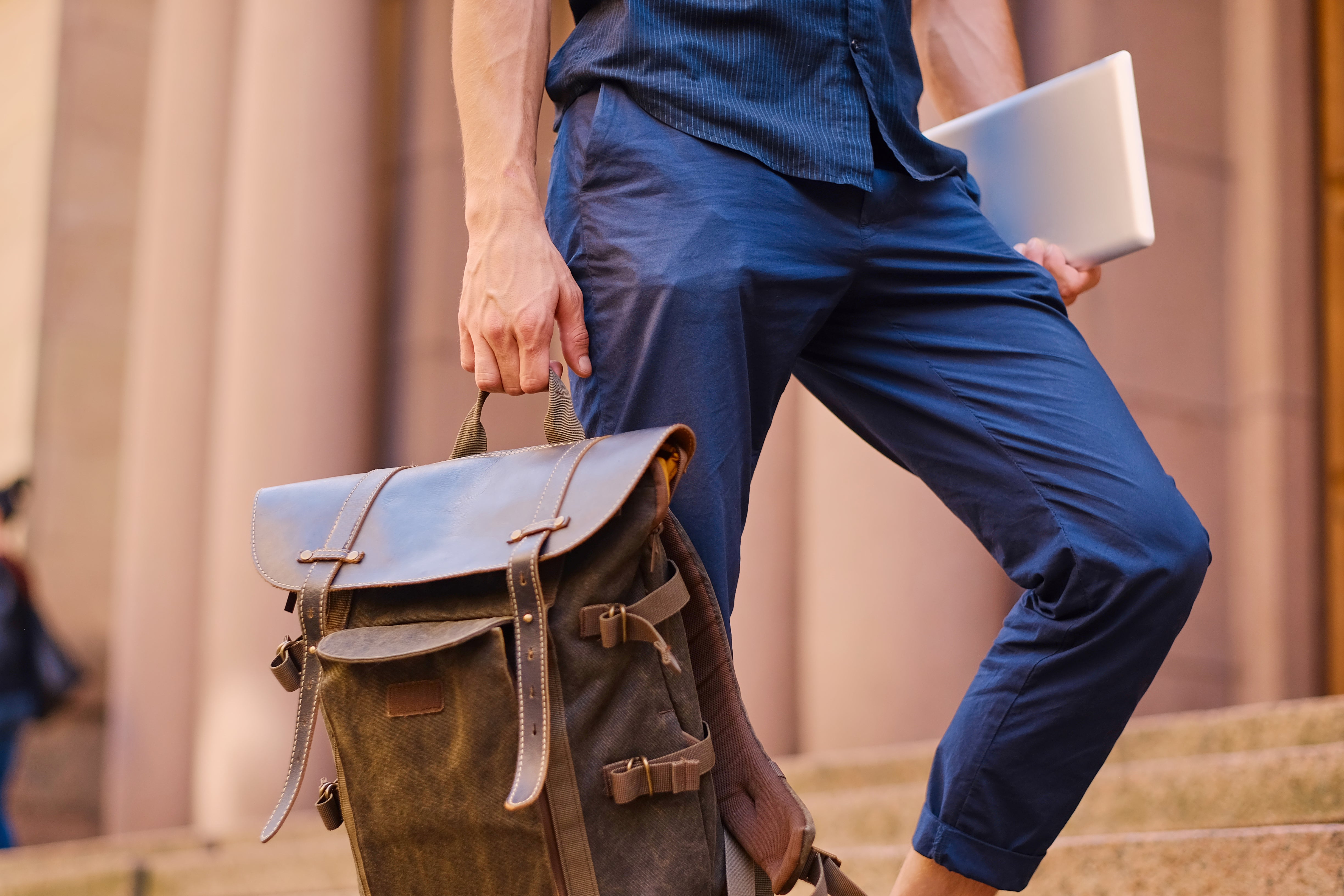 What Makes Canvas Bags the Best Choice for Everyday Carry?