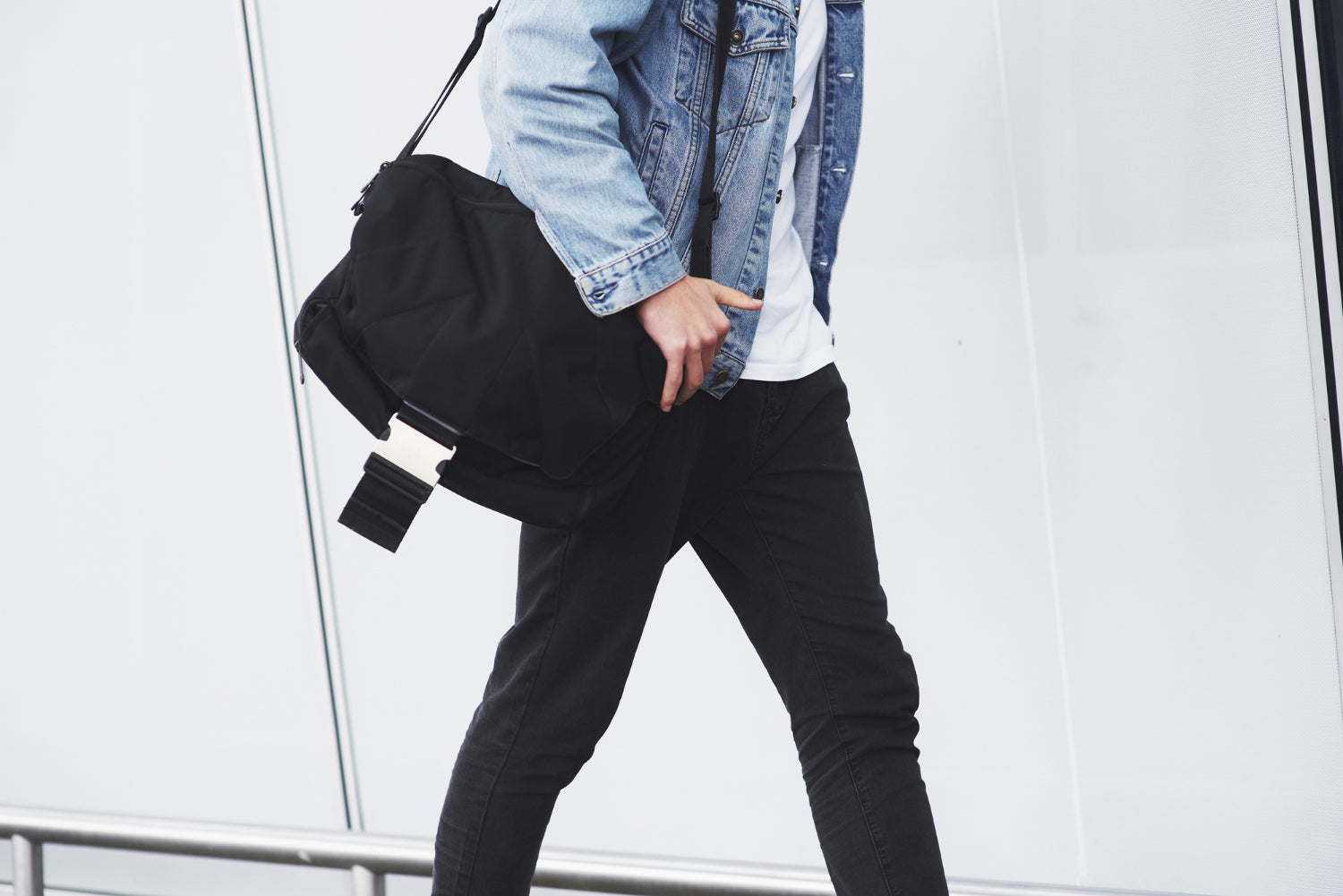  Match Your Outfit with a Canvas Bag